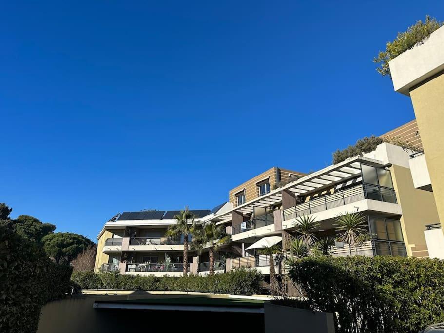 L'Appart Ideal Famille, Terrasse, Piscine, Plage Villeneuve-Loubet Exterior photo