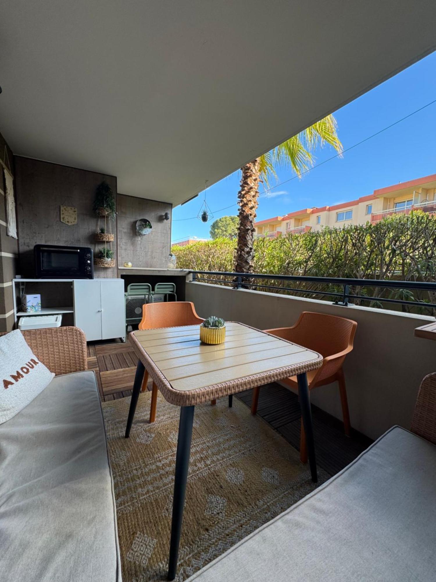 L'Appart Ideal Famille, Terrasse, Piscine, Plage Villeneuve-Loubet Exterior photo